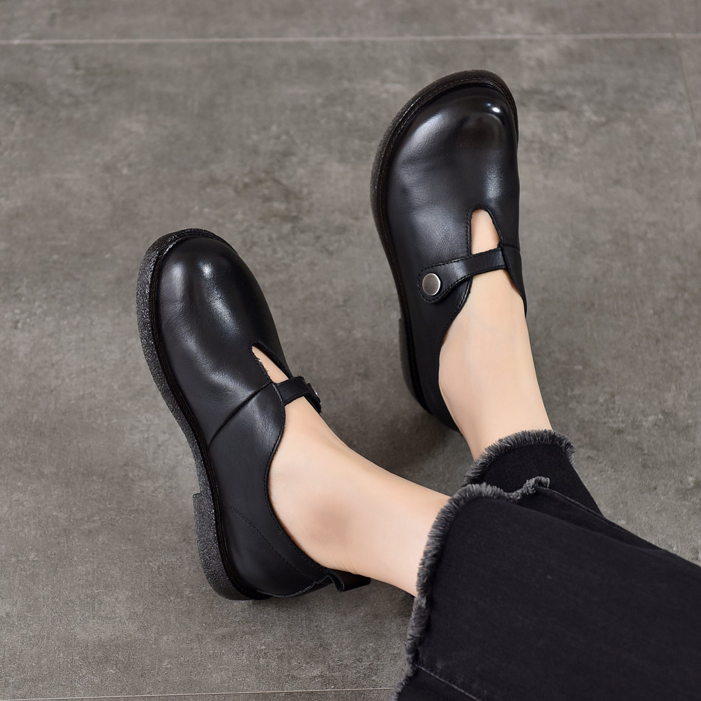 Women’s Vintage Leather Loafers – Round Toe Buckle Strap Comfortable Flats