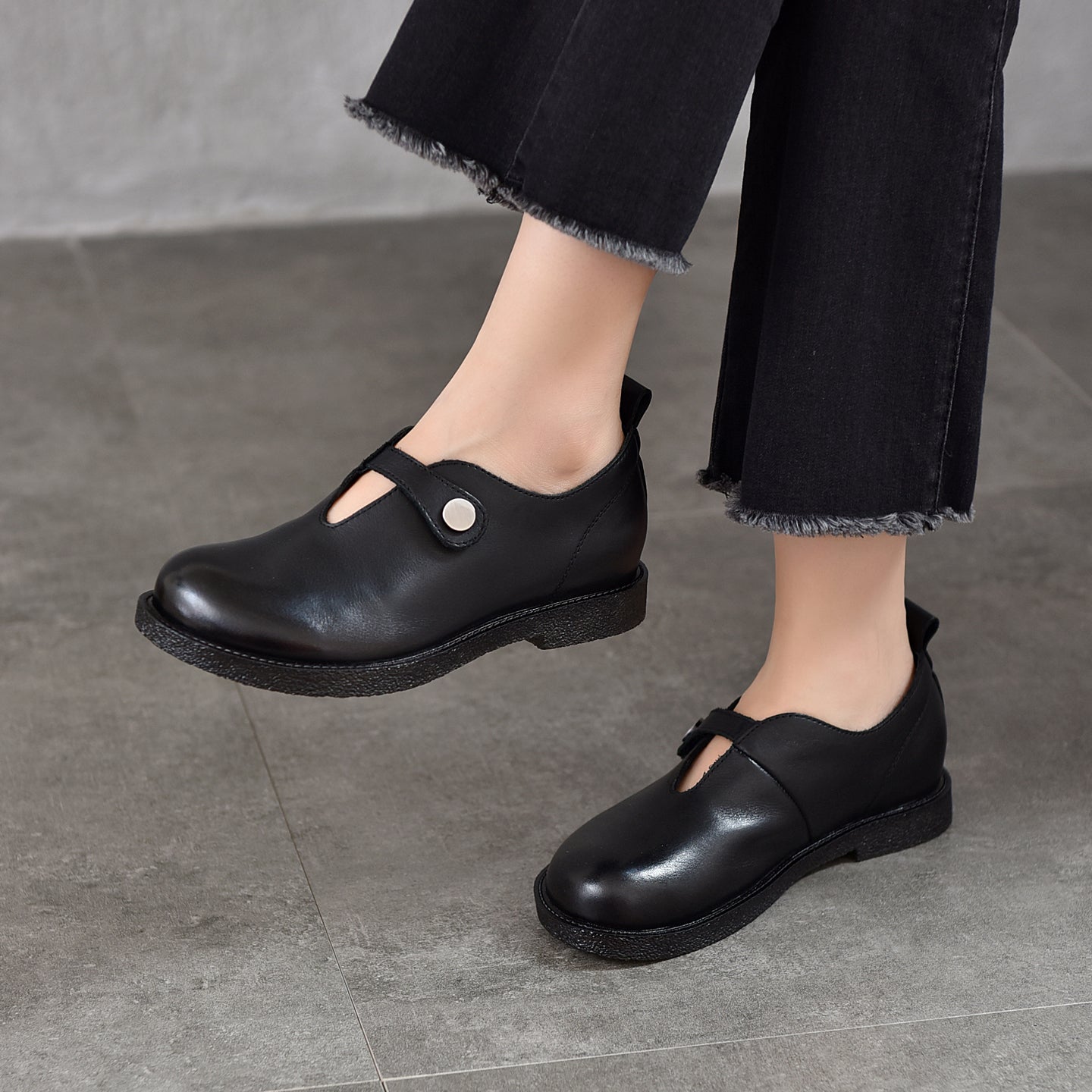 Women’s Vintage Leather Loafers – Round Toe Buckle Strap Comfortable Flats