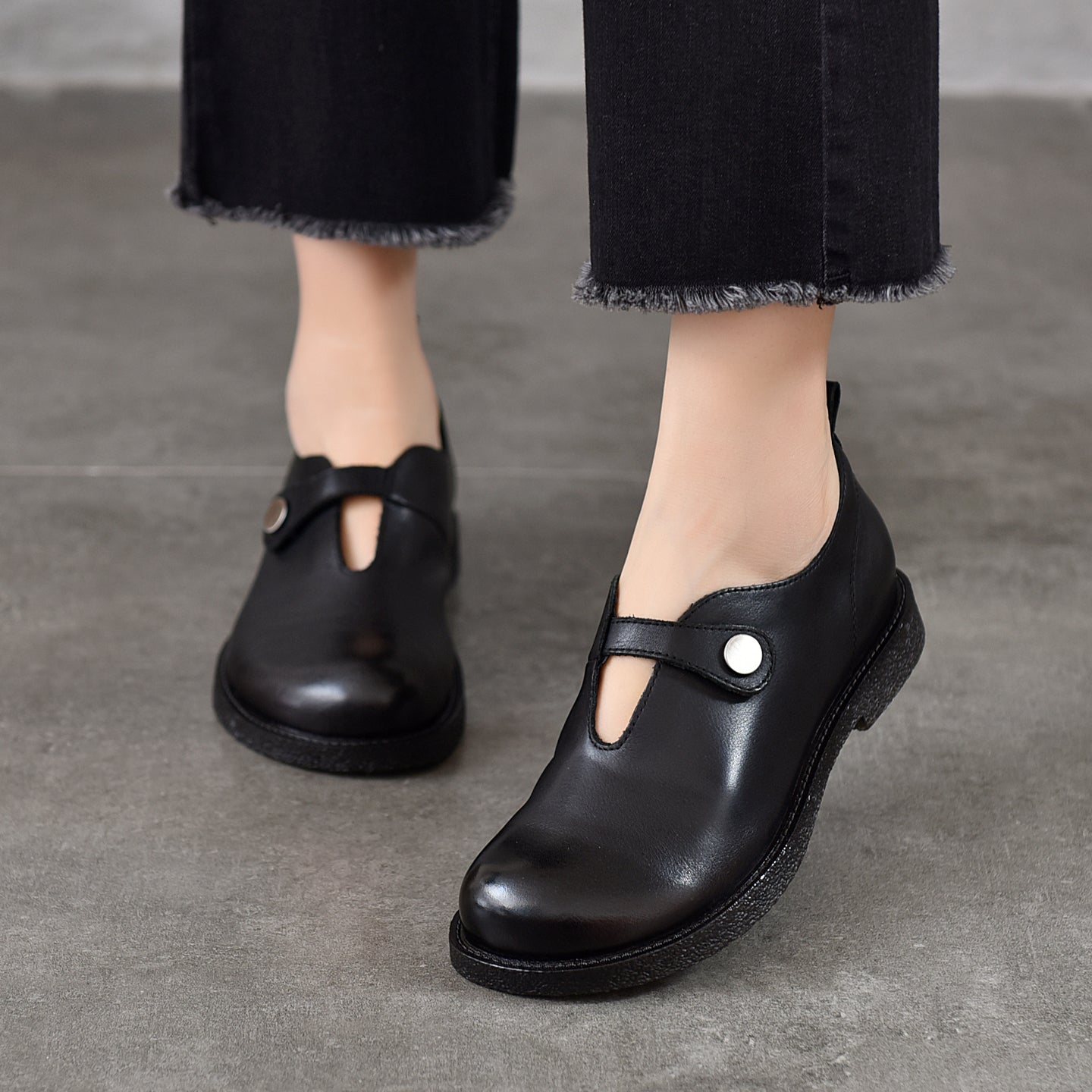 Women’s Vintage Leather Loafers – Round Toe Buckle Strap Comfortable Flats