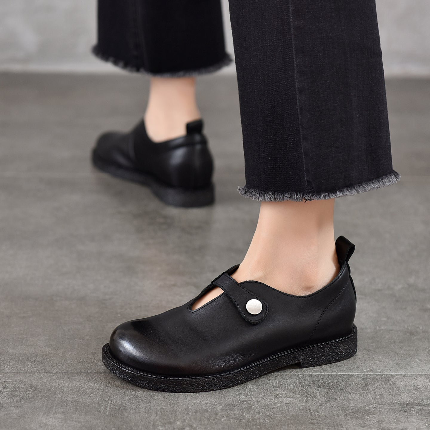 Women’s Vintage Leather Loafers – Round Toe Buckle Strap Comfortable Flats