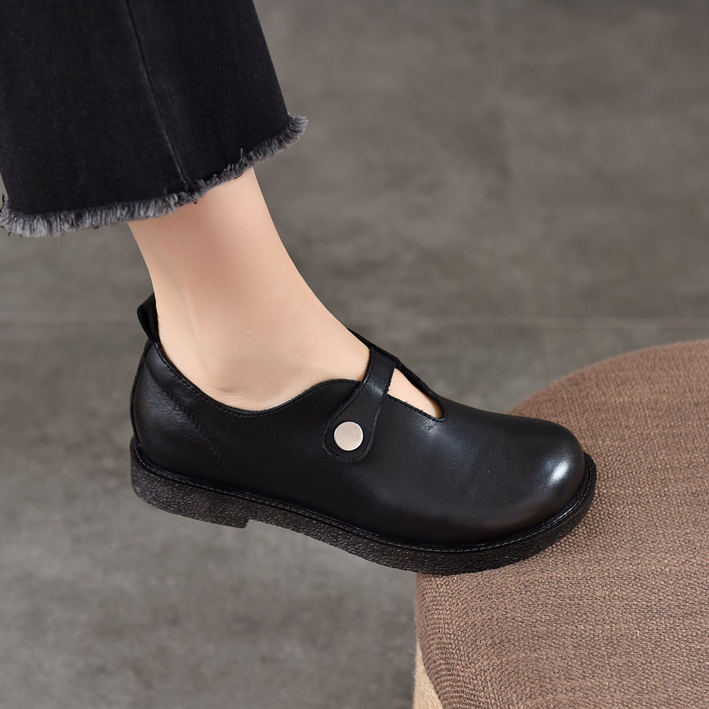 Women’s Vintage Leather Loafers – Round Toe Buckle Strap Comfortable Flats