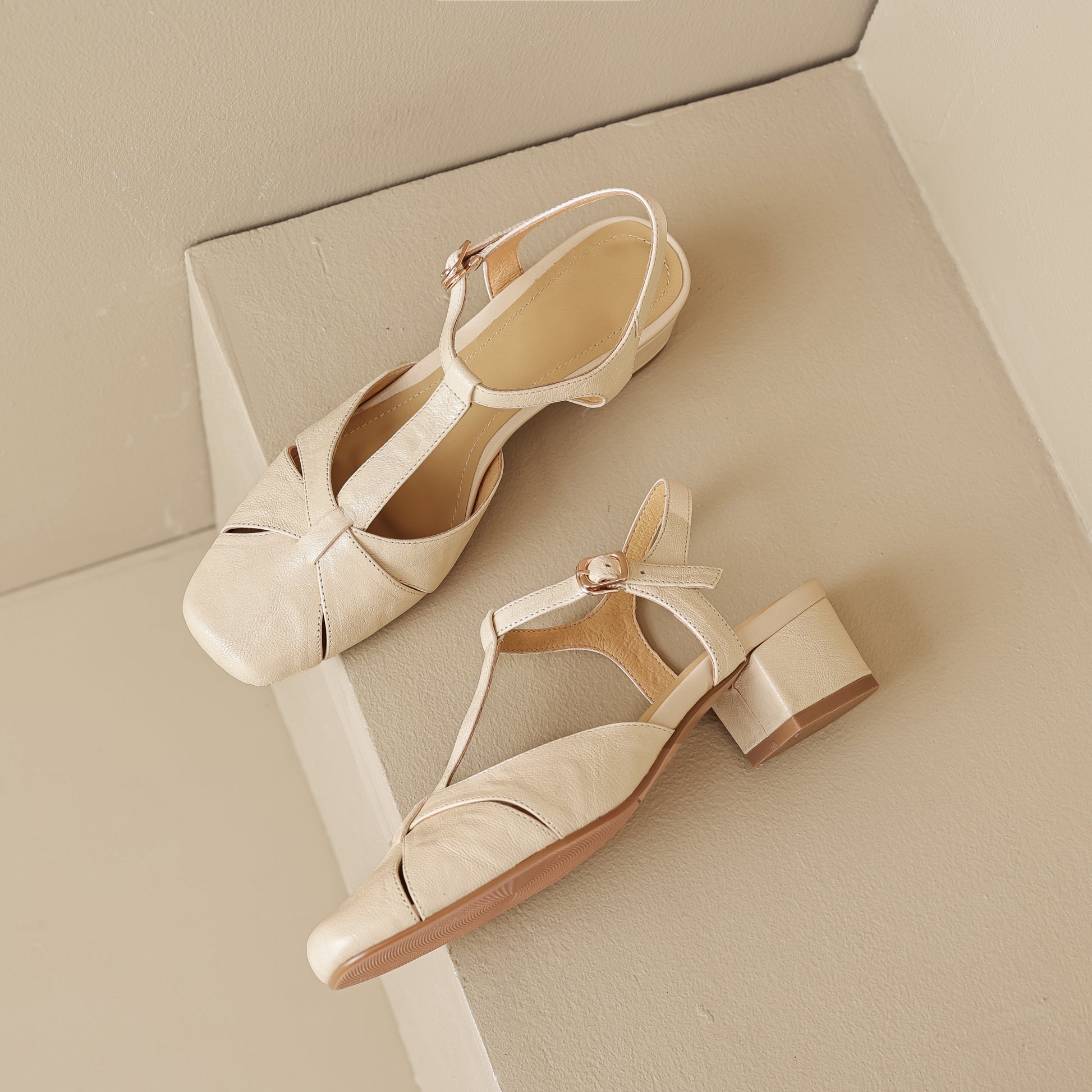 Women's Closed Toe Open Heel Retro T-Strap Buckle Chunky Sandals - RetroStep