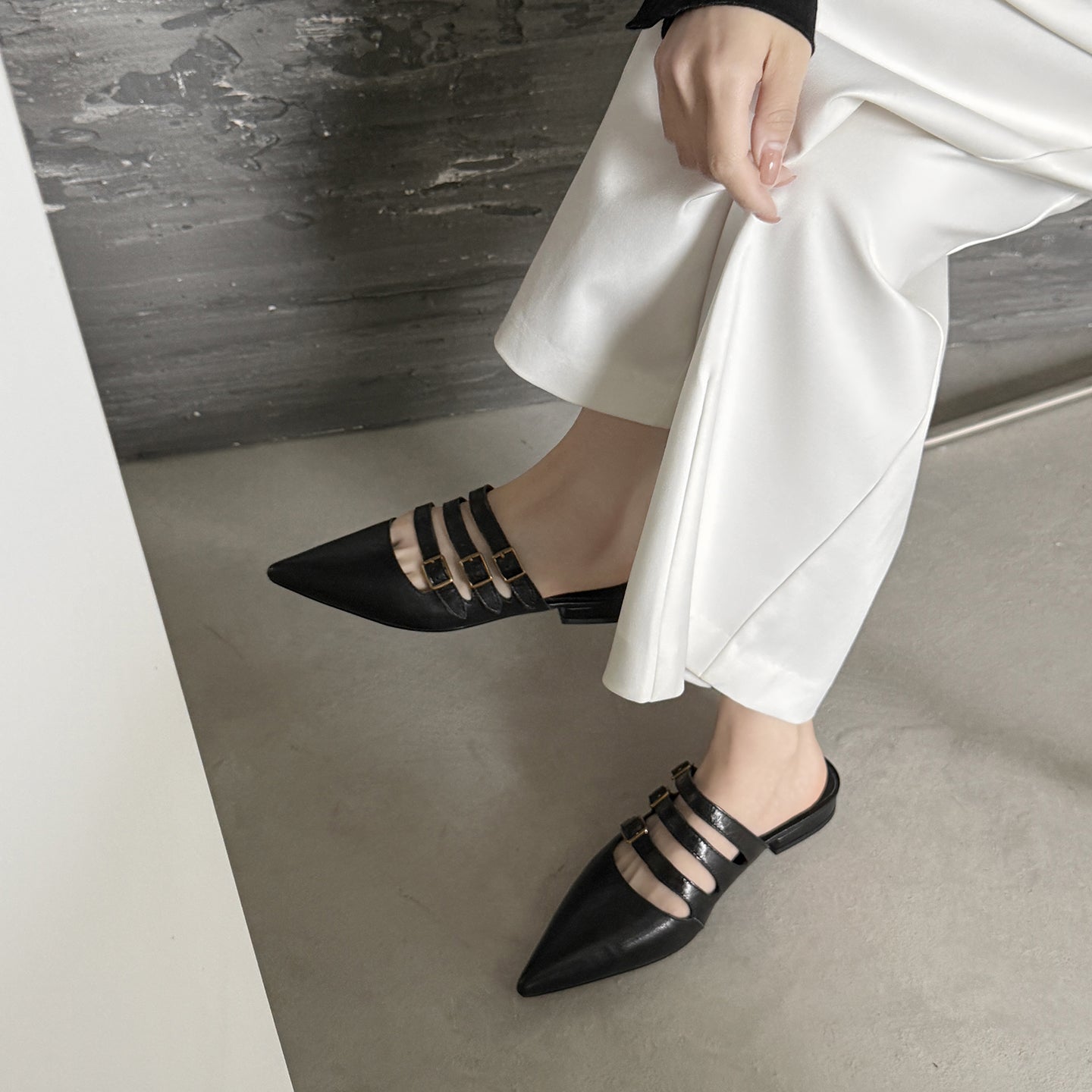 Women's Modern Leather Pointed-Toe Mules - Triple Buckle Straps - 2.5cm Low Heel