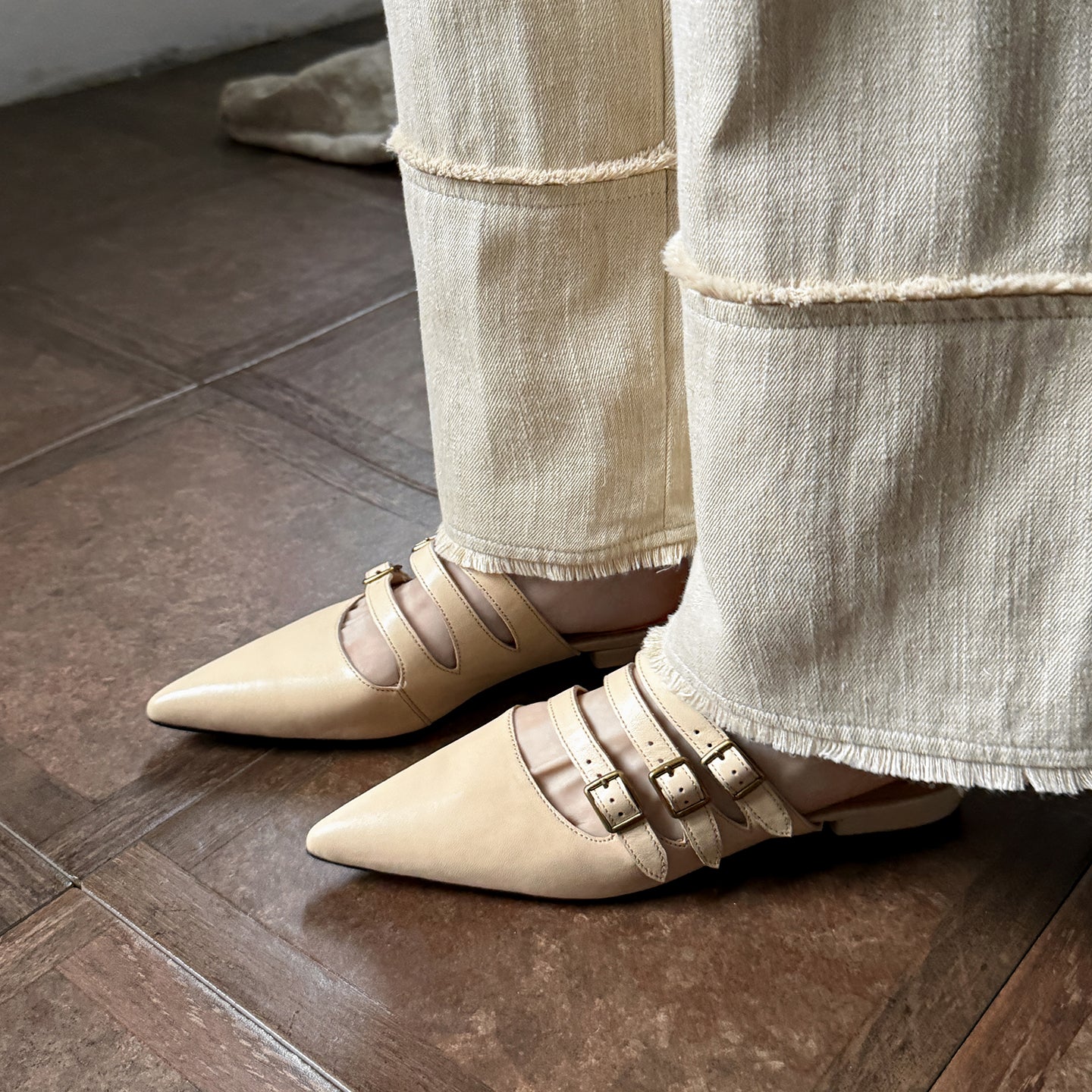 Women's Modern Leather Pointed-Toe Mules - Triple Buckle Straps - 2.5cm Low Heel