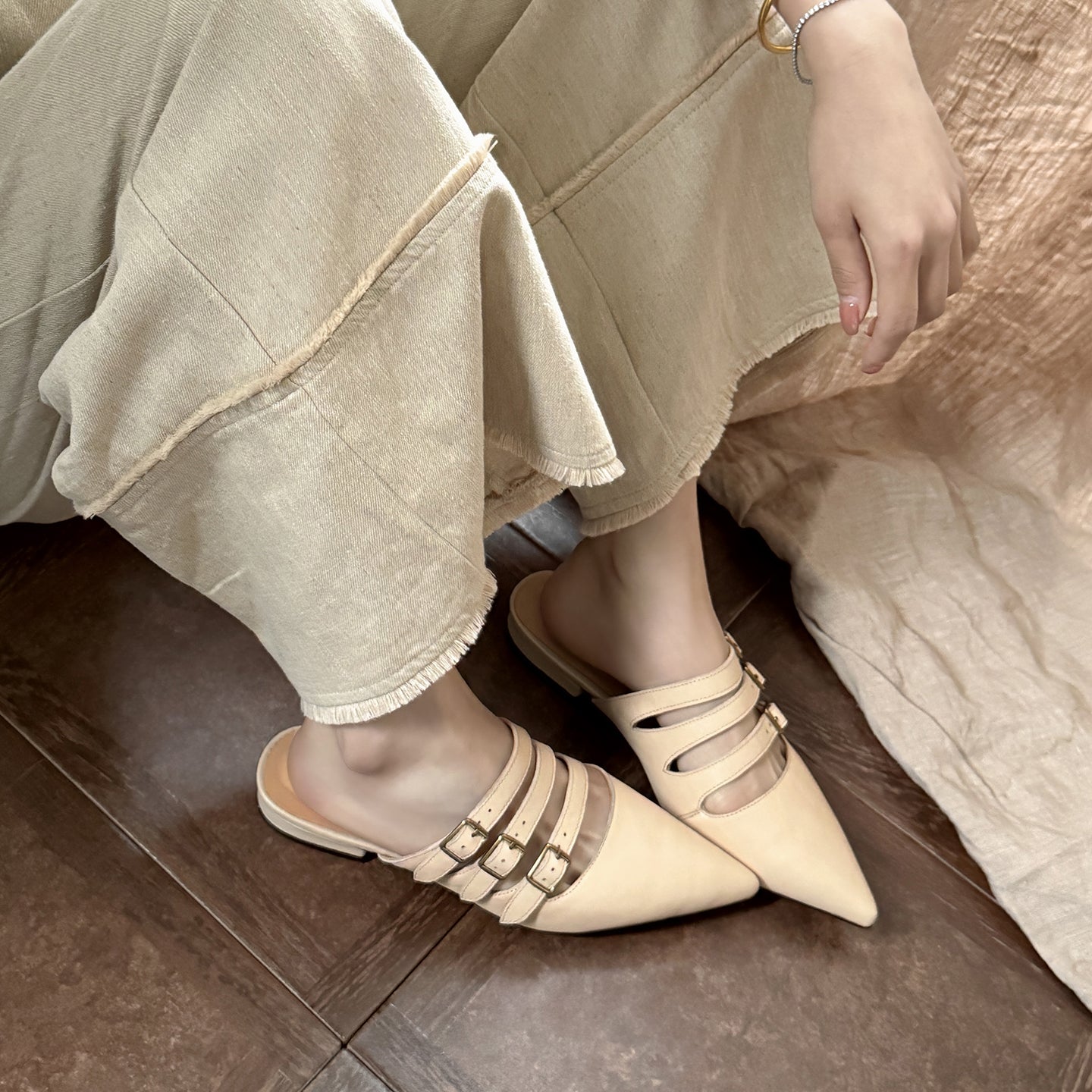 Women's Modern Leather Pointed-Toe Mules - Triple Buckle Straps - 2.5cm Low Heel