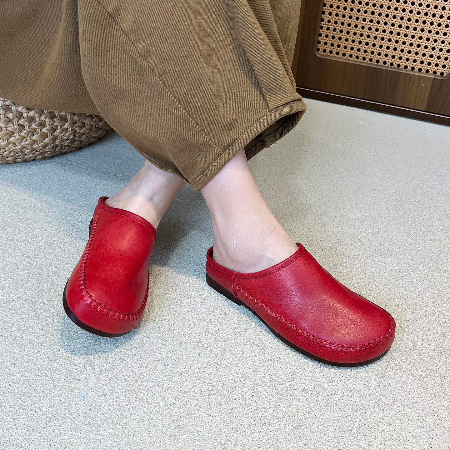 Women's Leather Flat Mules - Hand-Stitched Artisanal Design Retro Round Toe