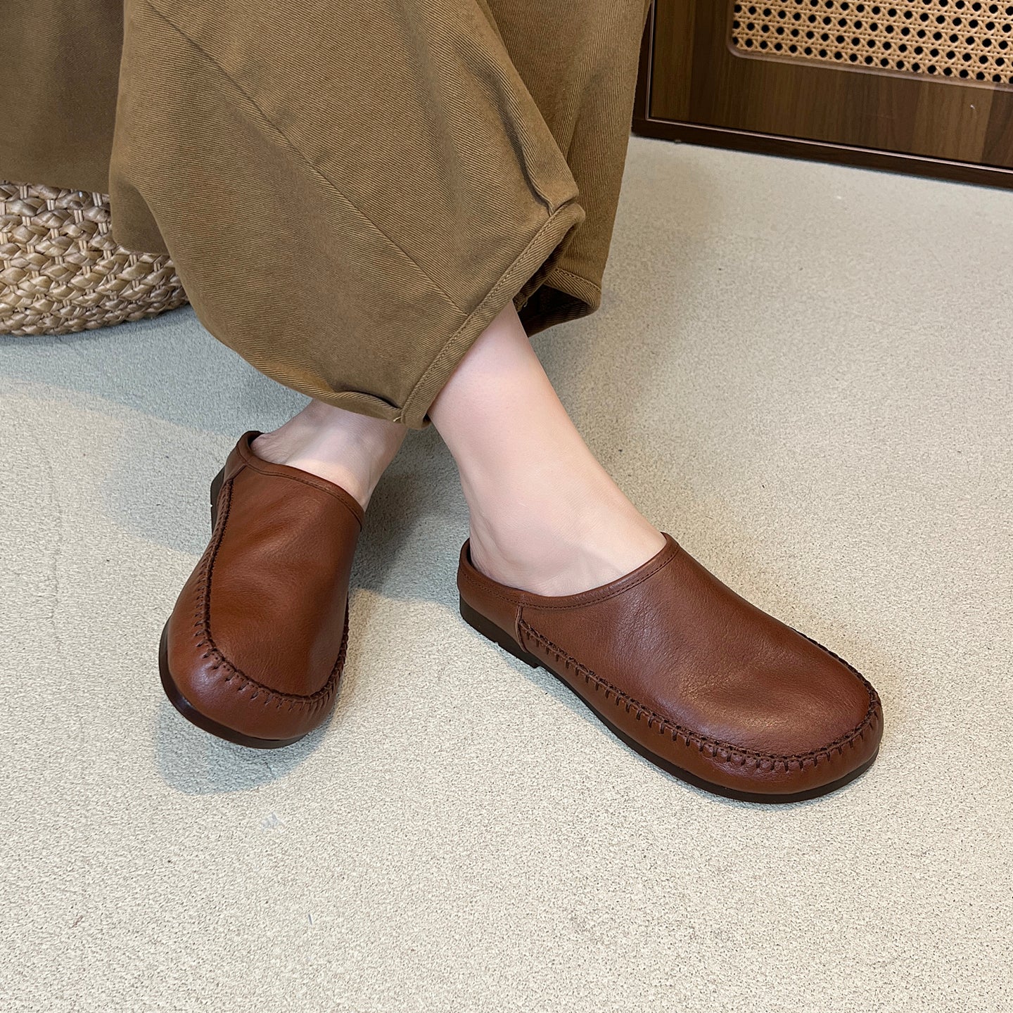 Women's Leather Flat Mules - Hand-Stitched Artisanal Design Retro Round Toe