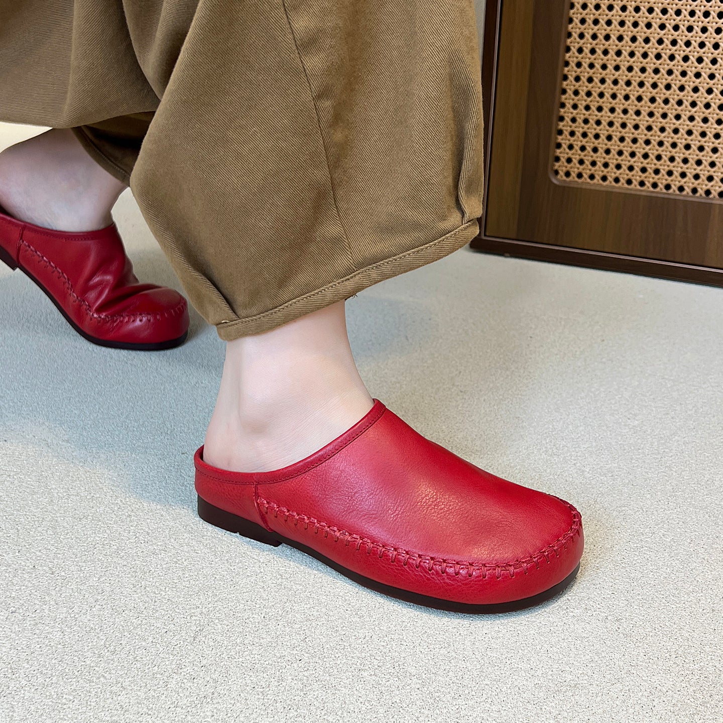 Women's Leather Flat Mules - Hand-Stitched Artisanal Design Retro Round Toe
