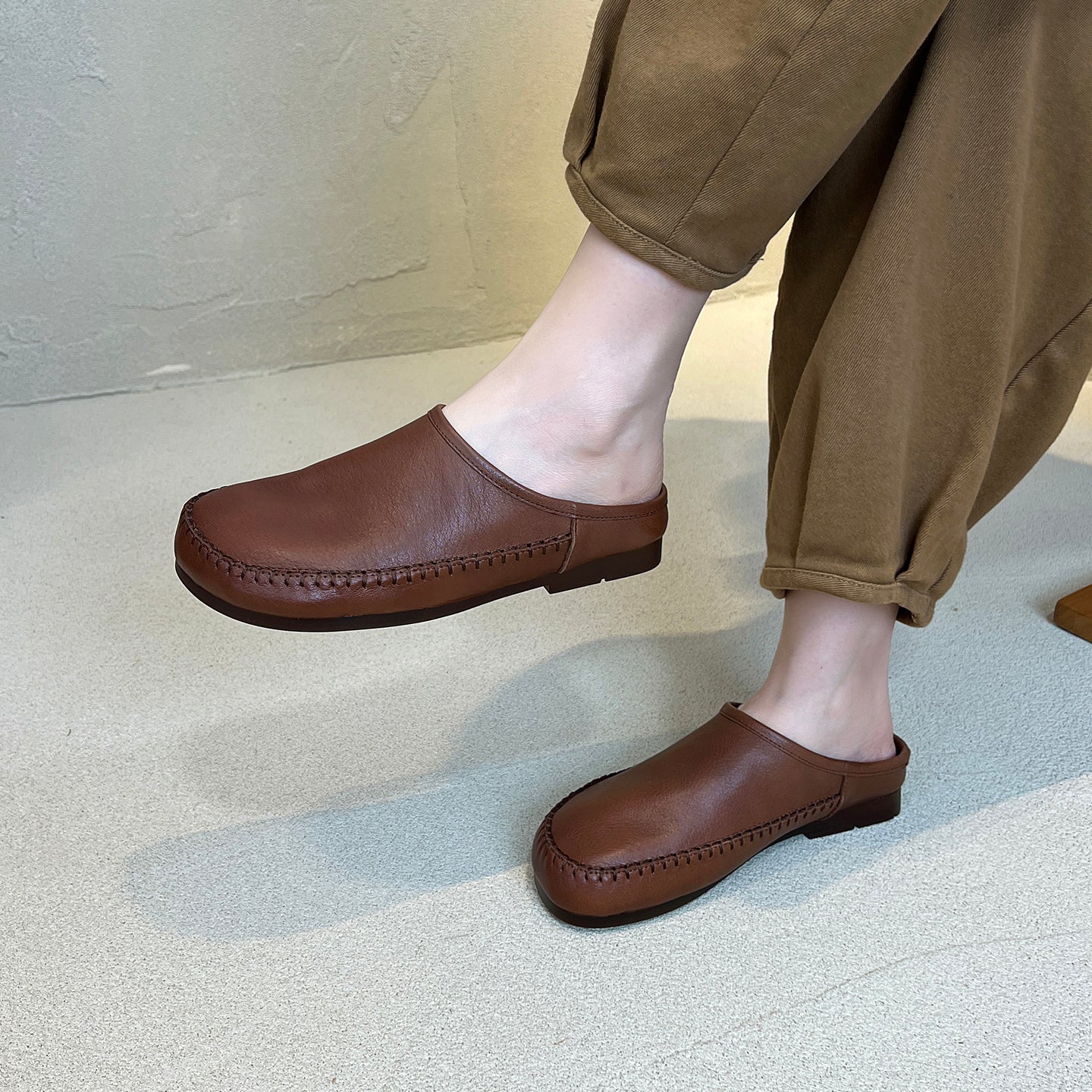 Women's Leather Flat Mules - Hand-Stitched Artisanal Design Retro Round Toe