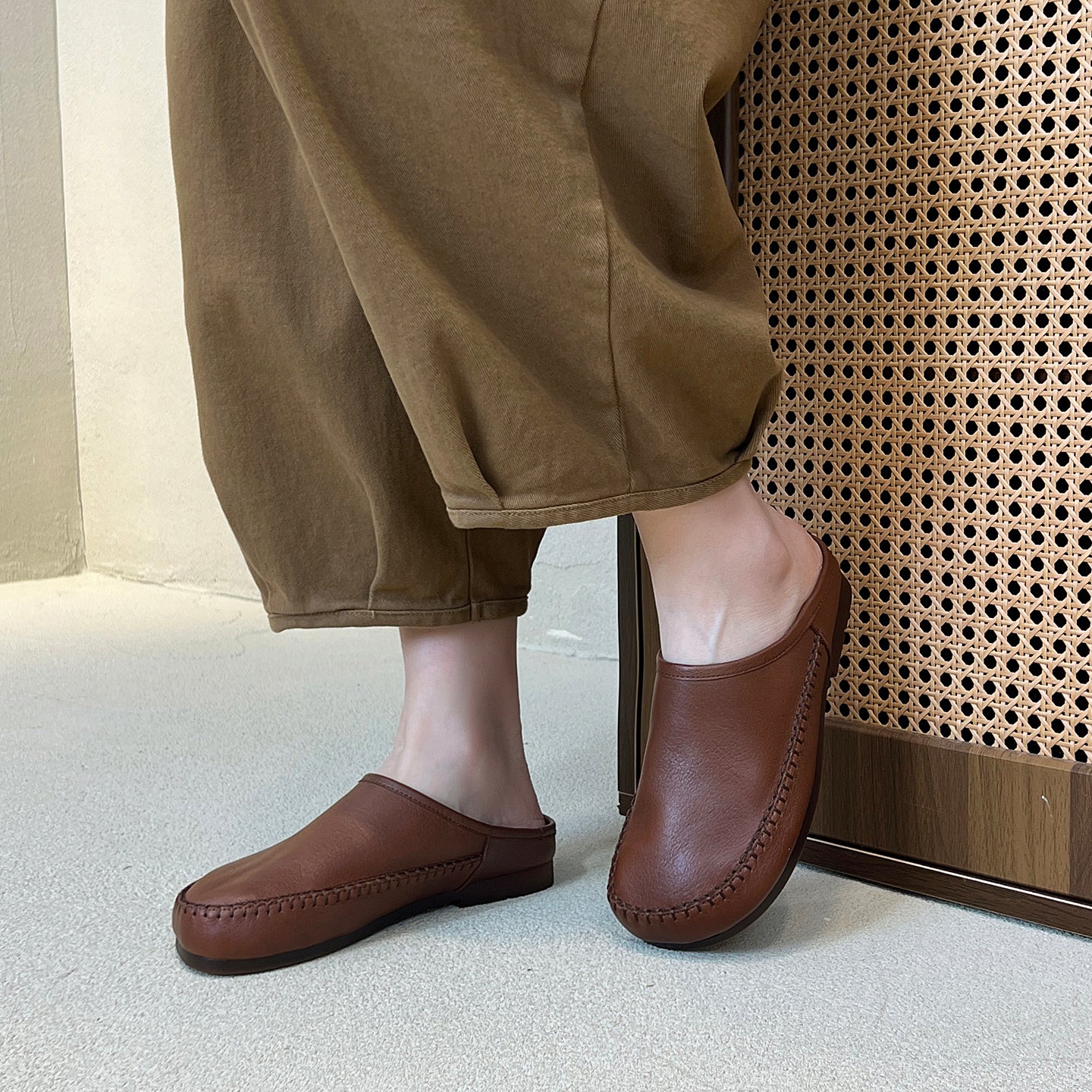 Women's Leather Flat Mules - Hand-Stitched Artisanal Design Retro Round Toe