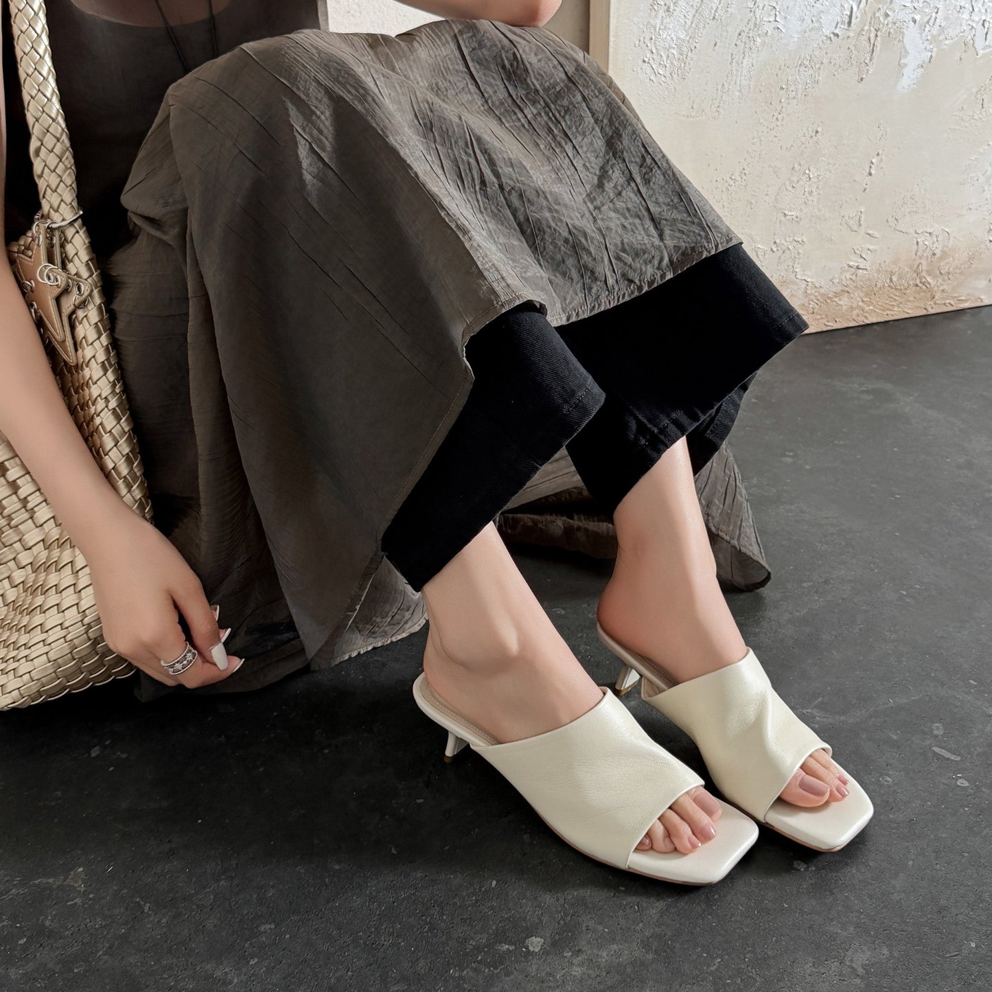 Women's Sheepskin Mules Luxury Ultra-Soft Sheepskin Slides Premium Summer Professional Footwear